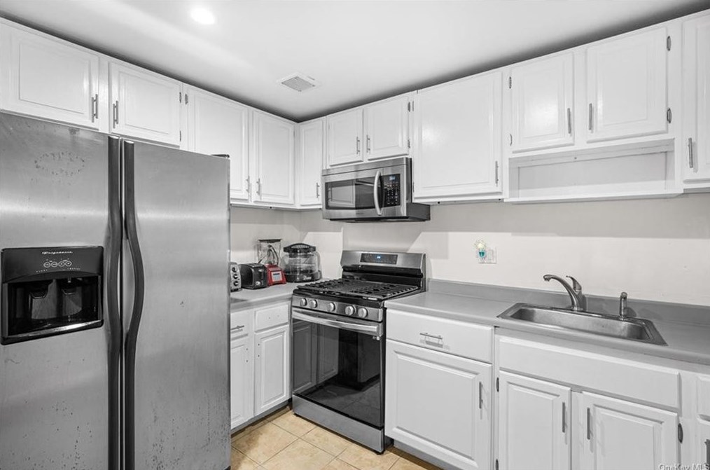 362 Skyline Dr, Mount Ivy NY  10970-2508 exterior