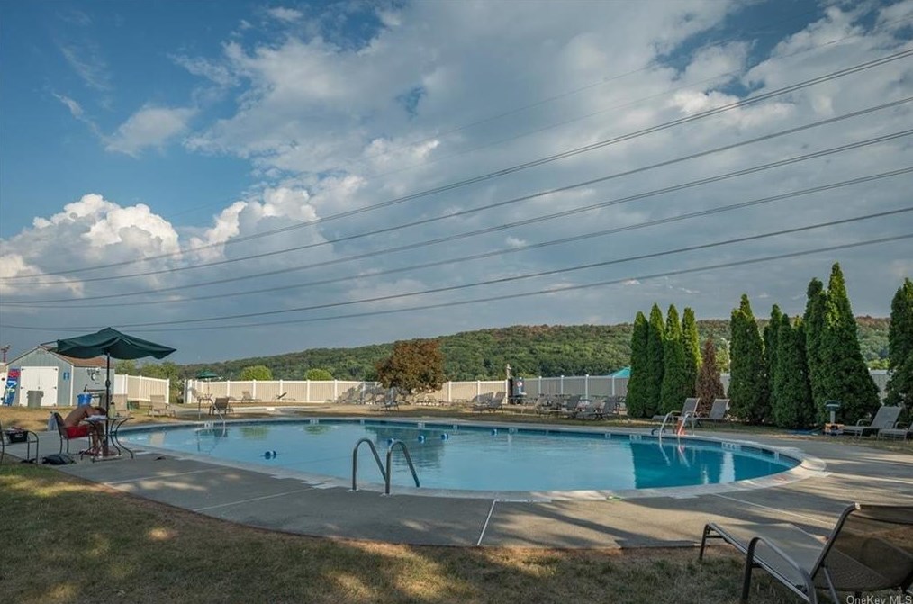 362 Skyline Dr, Mount Ivy NY  10970-2508 exterior