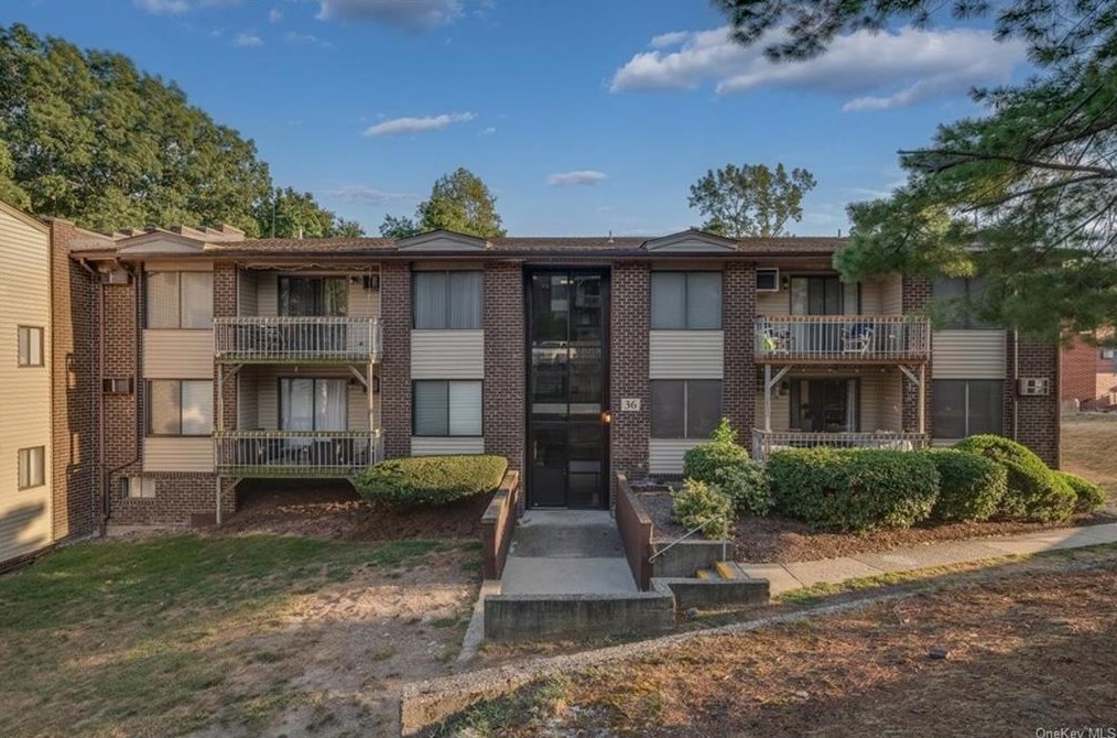 362 Skyline Dr, Mount Ivy NY  10970-2508 exterior