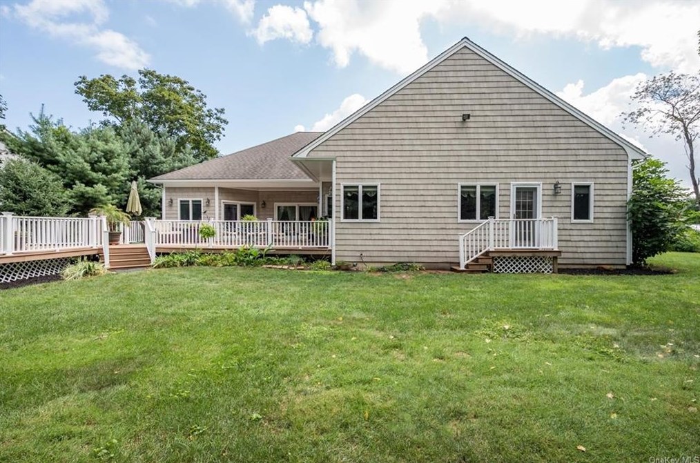 42 Merritts Path, Rocky Point NY  11778-9142 exterior