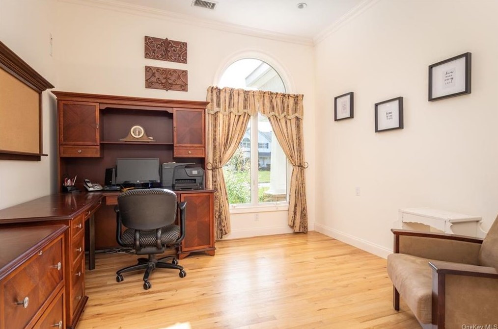 42 Merritts Path, Rocky Point NY  11778-9142 exterior