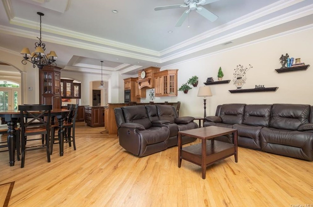 42 Merritts Path, Rocky Point NY  11778-9142 exterior