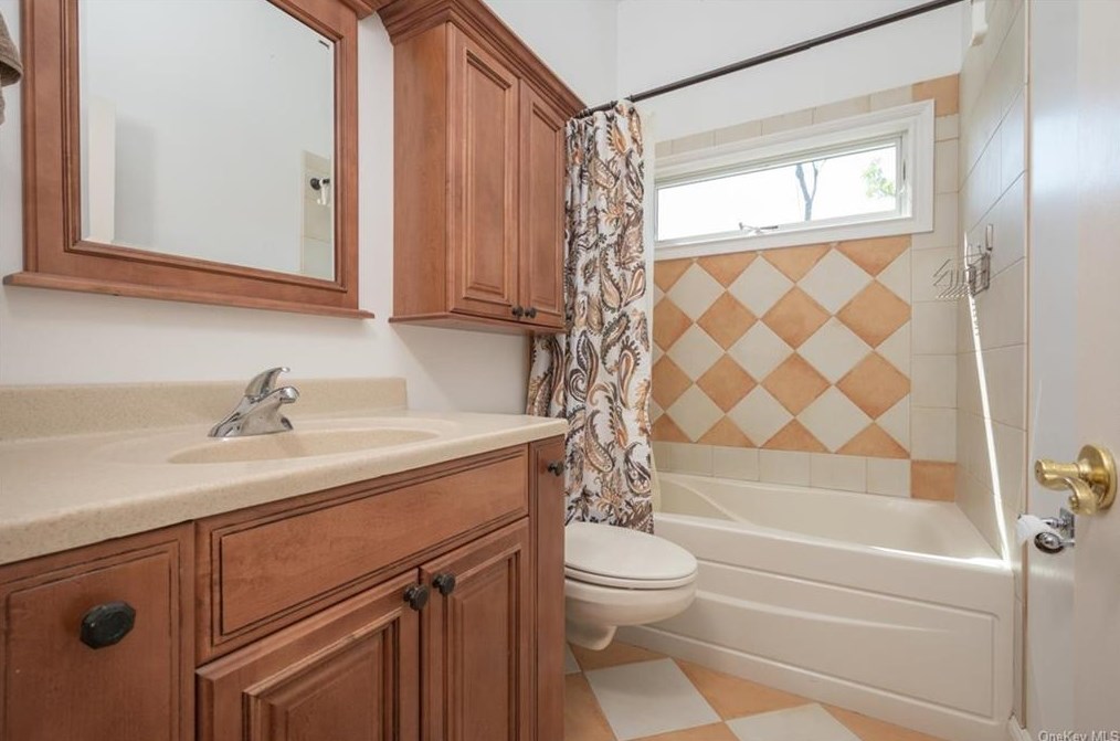 42 Merritts Path, Rocky Point NY  11778-9142 exterior