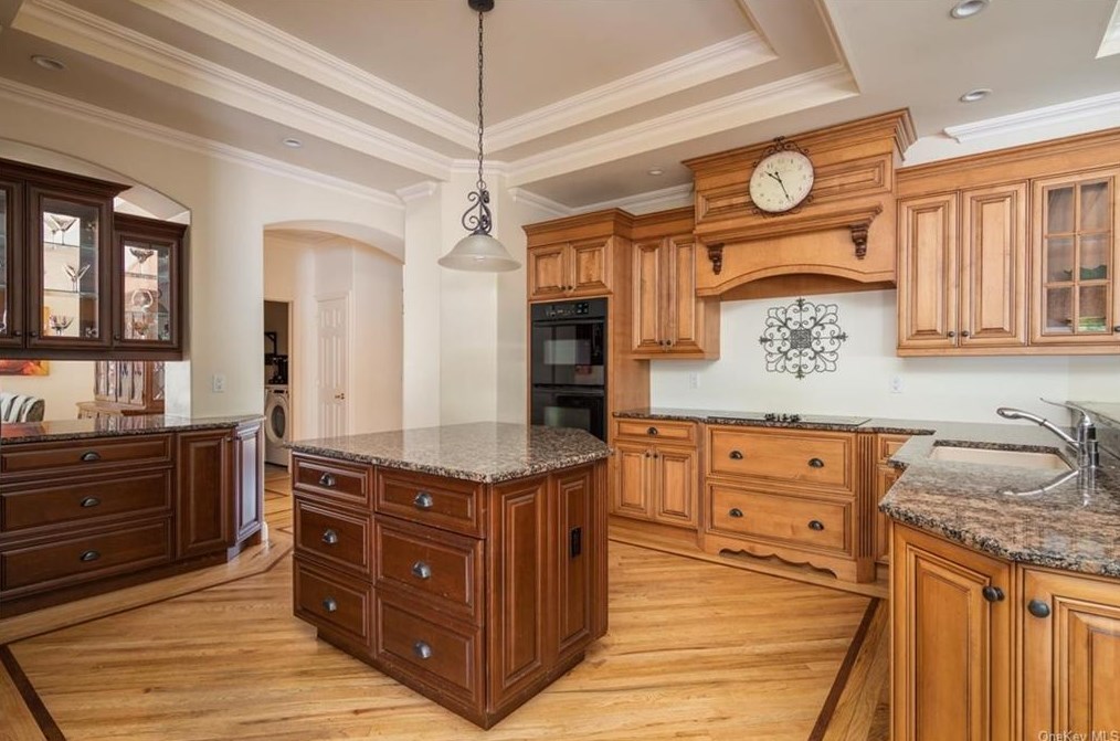 42 Merritts Path, Rocky Point NY  11778-9142 exterior