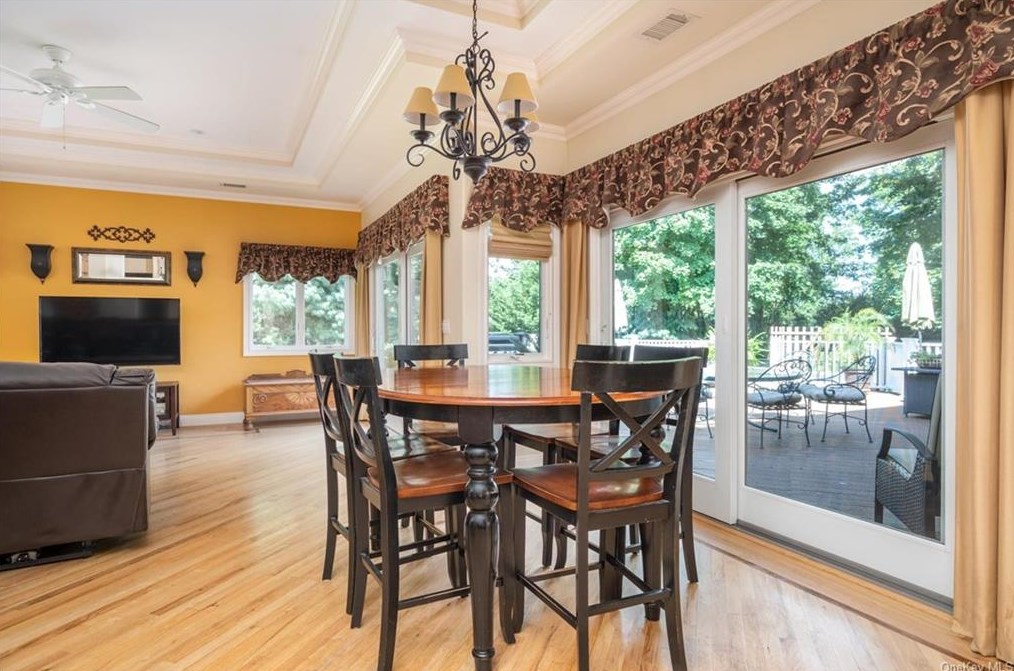 42 Merritts Path, Rocky Point NY  11778-9142 exterior