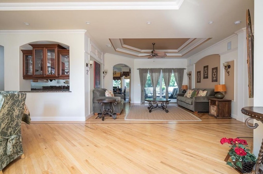 42 Merritts Path, Rocky Point NY  11778-9142 exterior