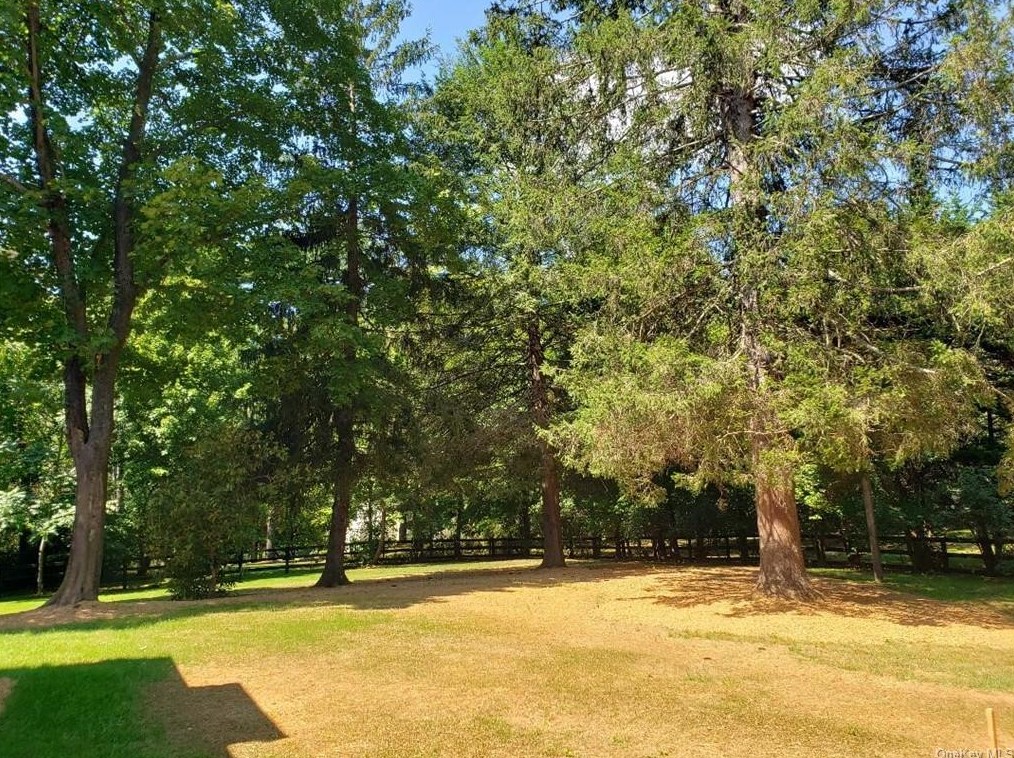 510 Armonk Rd, Mount Kisco NY  10549-4613 exterior