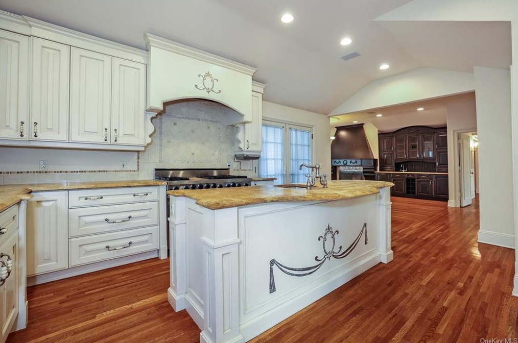 5 Kenilworth Ln, Rye NY  10580-1957 exterior