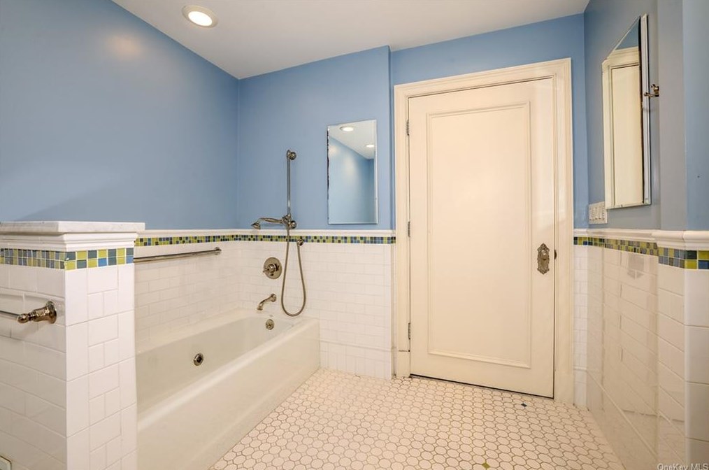 5 Kenilworth Ln, Rye NY  10580-1957 exterior