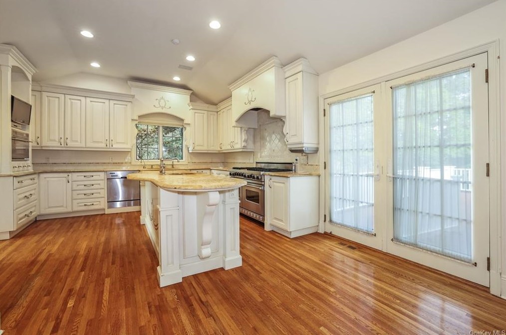 5 Kenilworth Ln, Rye NY  10580-1957 exterior