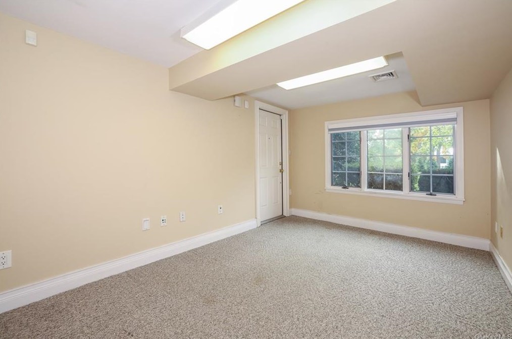 5 Kenilworth Ln, Rye NY  10580-1957 exterior