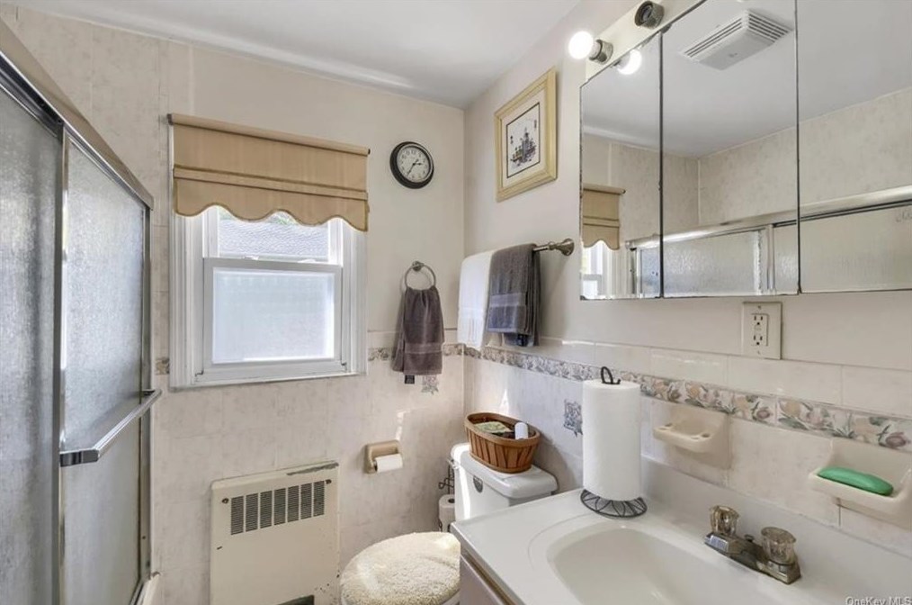 1293 Nepperhan Ave, Yonkers NY 10703-1026 exterior