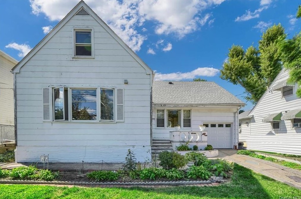 1293 Nepperhan Ave, Yonkers NY 10703-1026 exterior