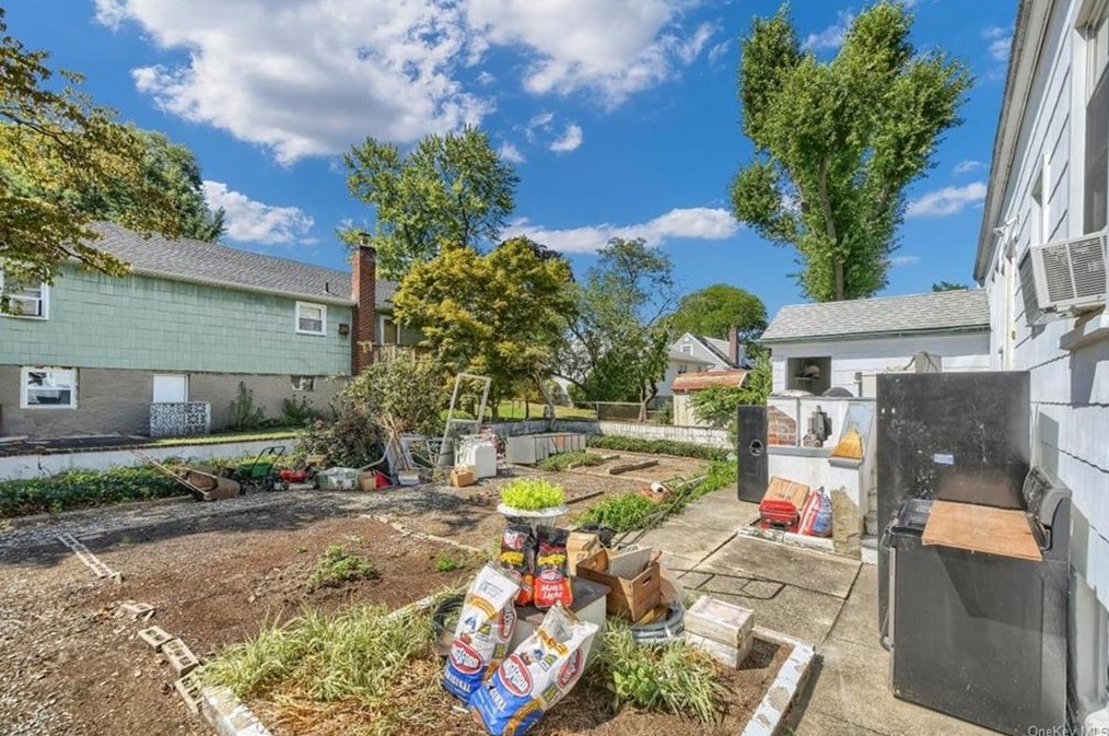 1293 Nepperhan Ave, Yonkers NY 10703-1026 exterior