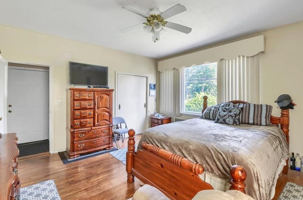 1293 Nepperhan Ave, Yonkers NY 10703-1026 exterior