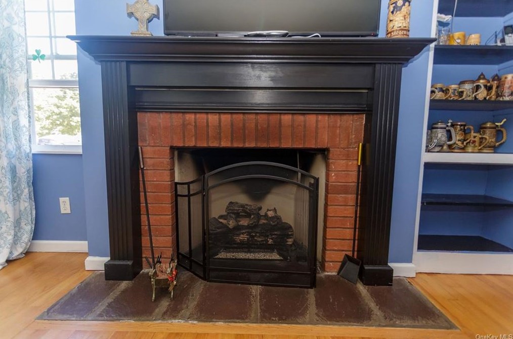 23 Deerfield Pl, Beacon NY 12508-1515 exterior