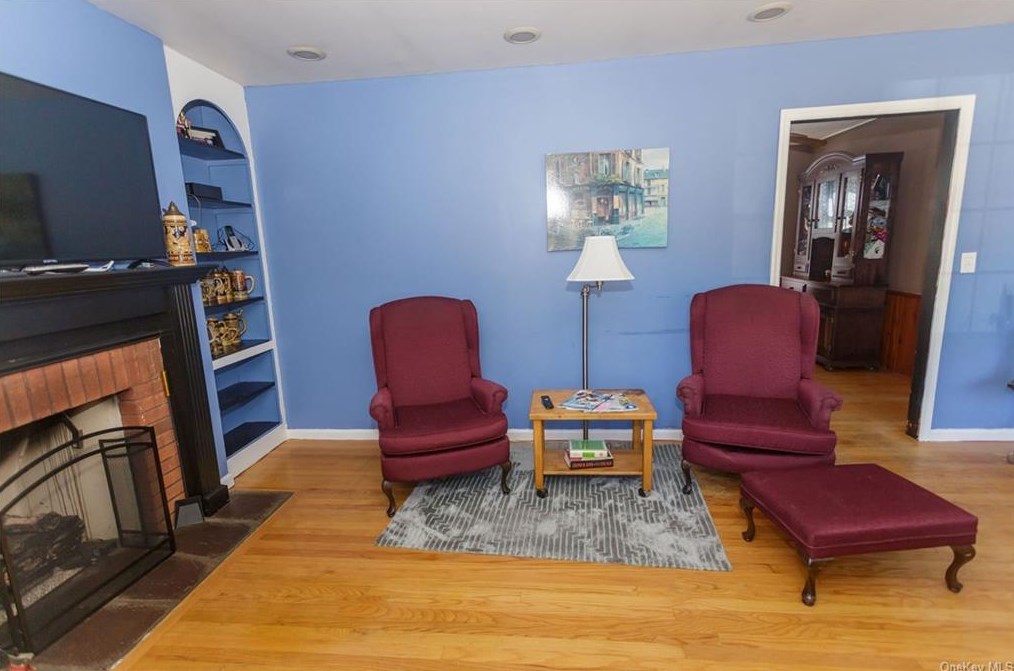 23 Deerfield Pl, Beacon NY 12508-1515 exterior