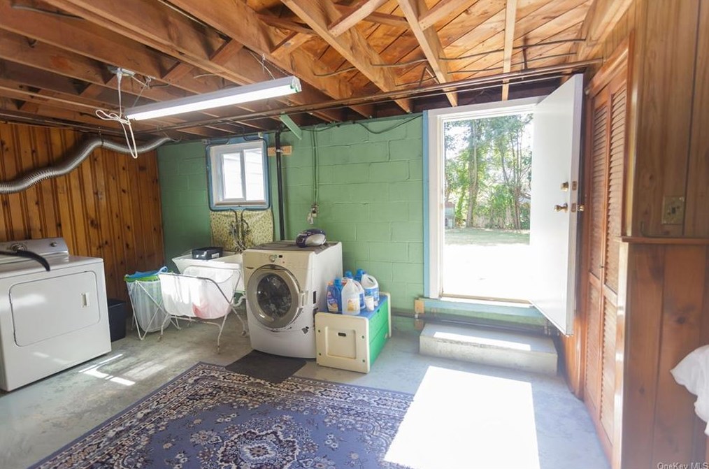 23 Deerfield Pl, Beacon NY 12508-1515 exterior