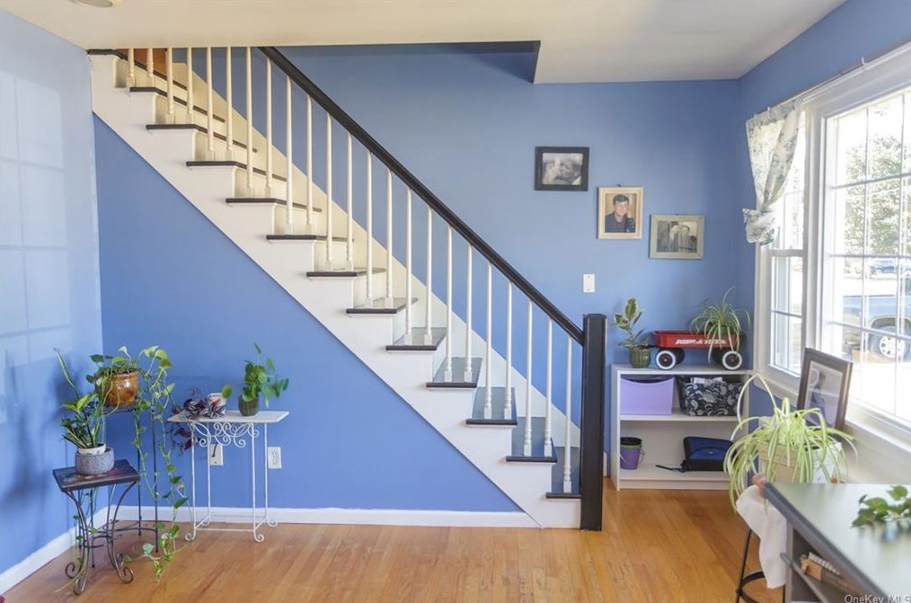 23 Deerfield Pl, Beacon NY 12508-1515 exterior