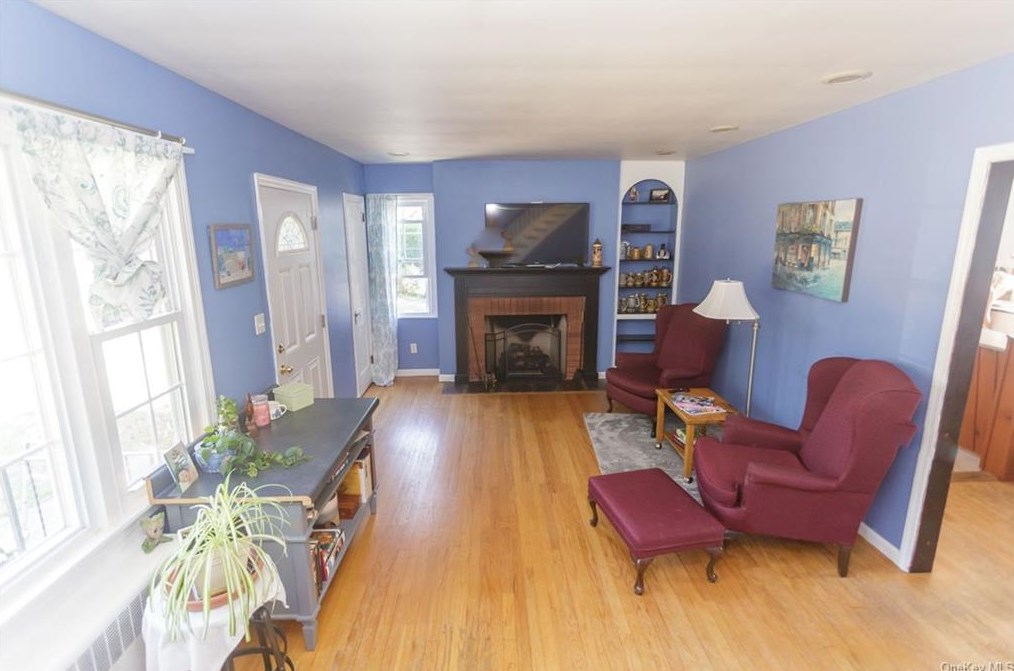 23 Deerfield Pl, Beacon NY 12508-1515 exterior