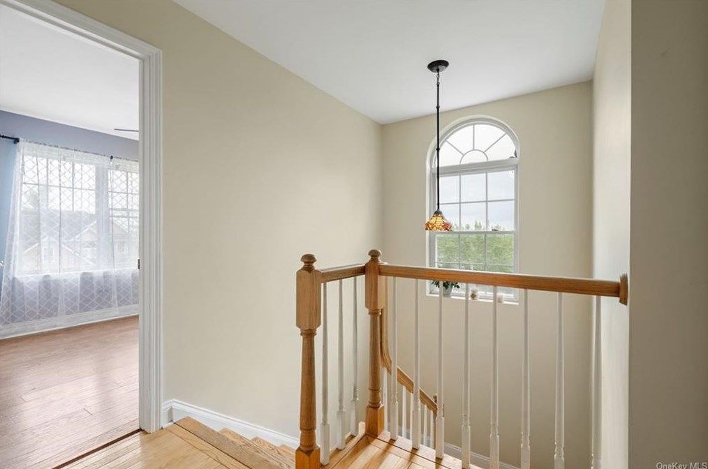 45 Overlook Ter, Walden NY  12586-1309 exterior