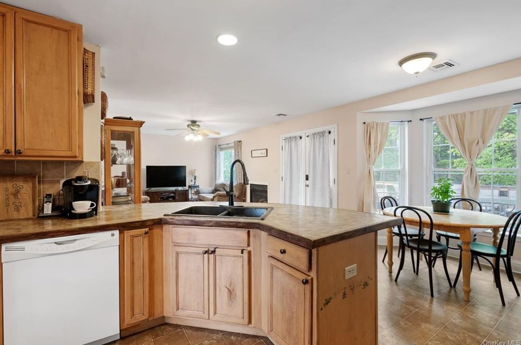 45 Overlook Ter, Walden NY  12586-1309 exterior