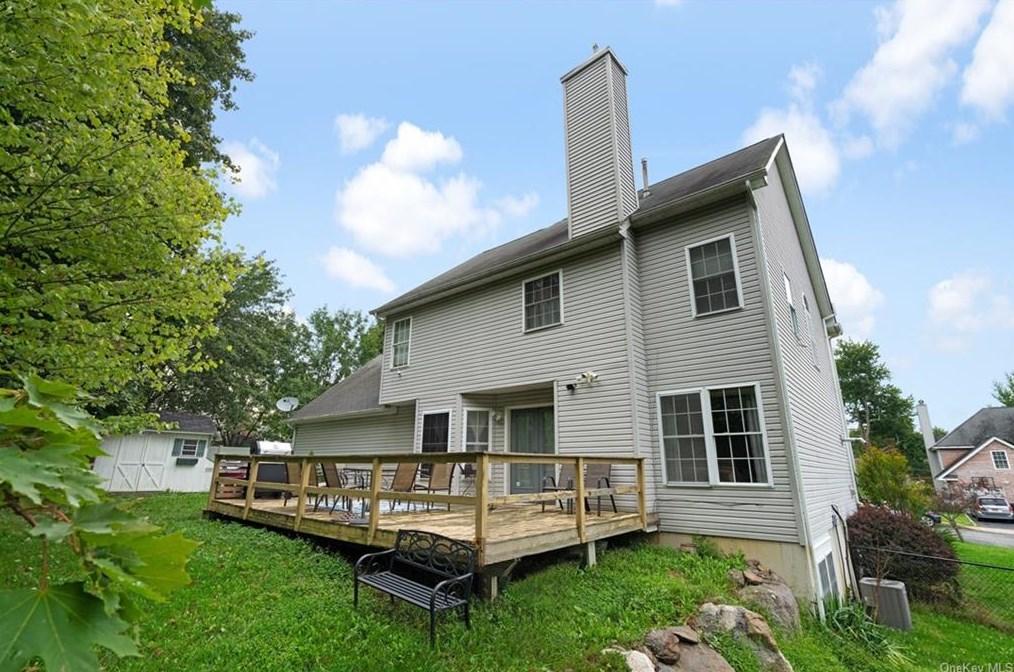 45 Overlook Ter, Walden NY  12586-1309 exterior