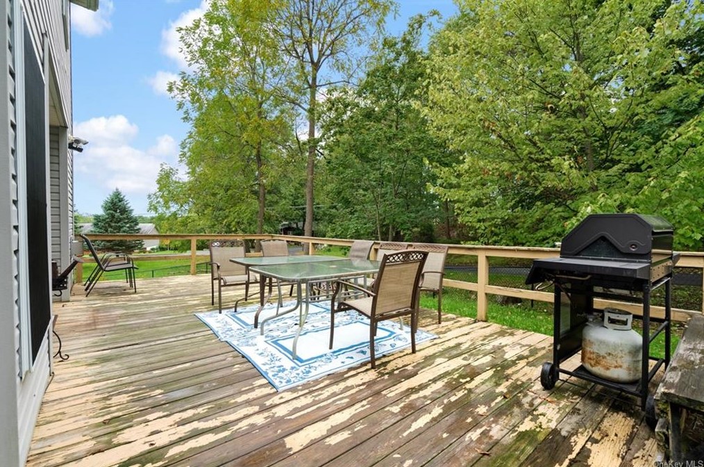 45 Overlook Ter, Walden NY  12586-1309 exterior