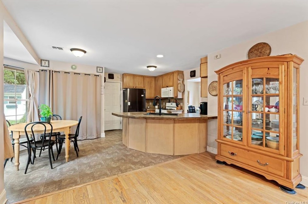 45 Overlook Ter, Walden NY  12586-1309 exterior
