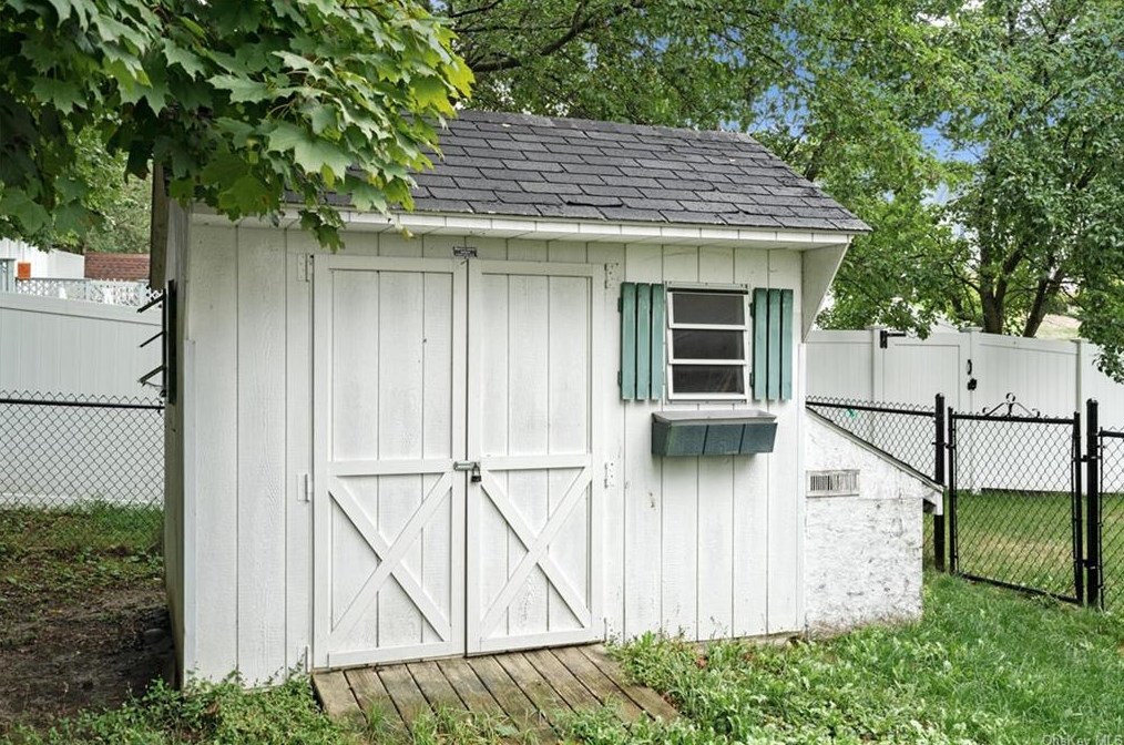 45 Overlook Ter, Walden NY  12586-1309 exterior