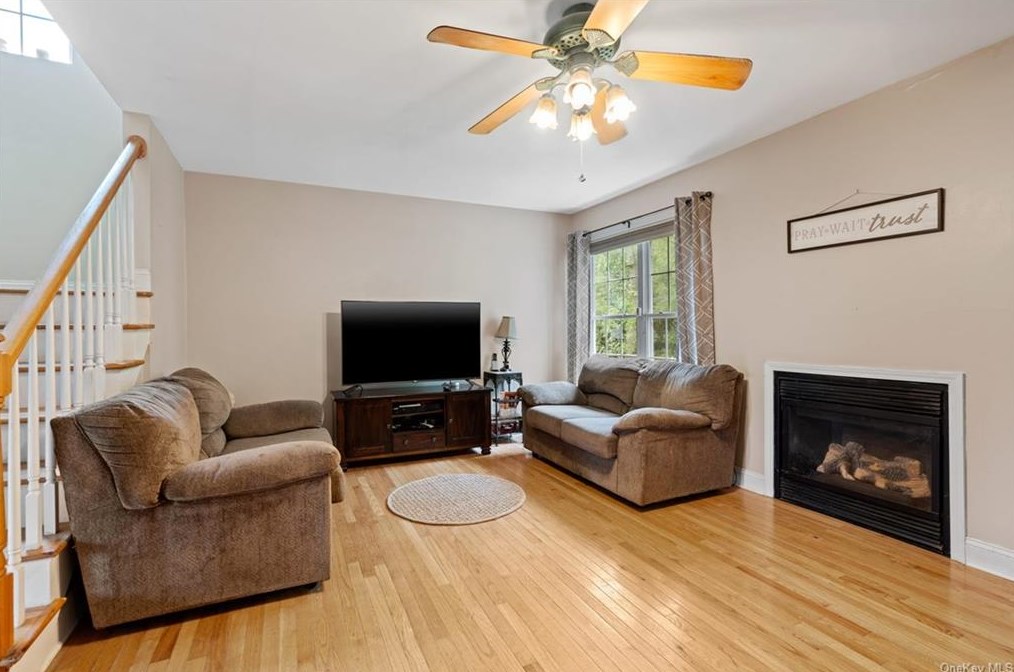 45 Overlook Ter, Walden NY  12586-1309 exterior