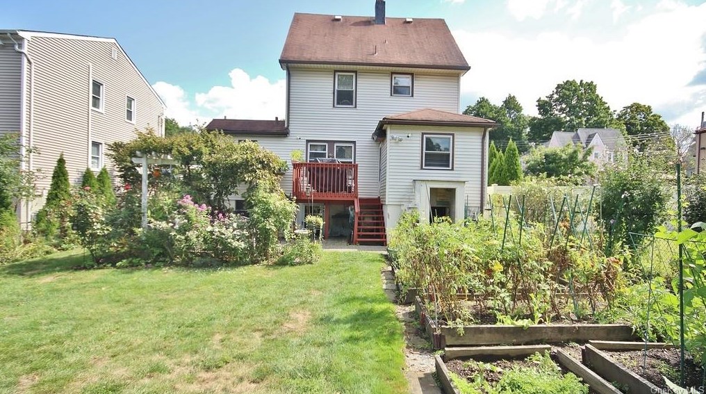 1616 Rose Ave, Mamaroneck NY  10543-3132 exterior