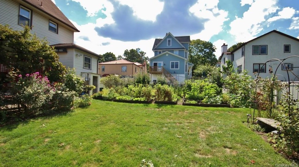 1616 Rose Ave, Mamaroneck NY  10543-3132 exterior