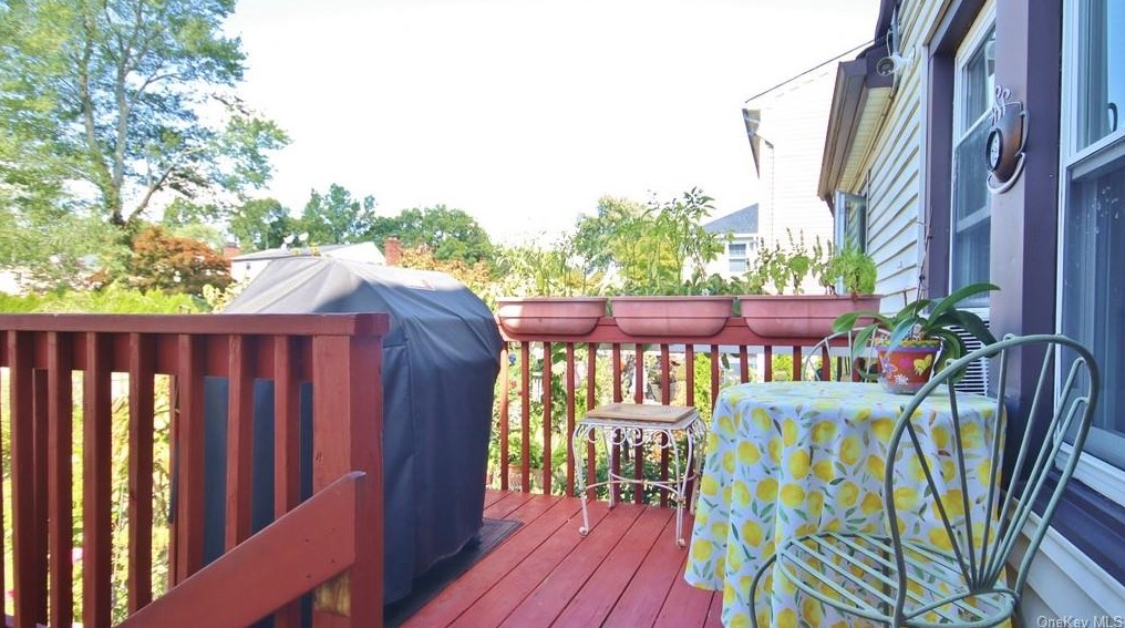 1616 Rose Ave, Mamaroneck NY  10543-3132 exterior