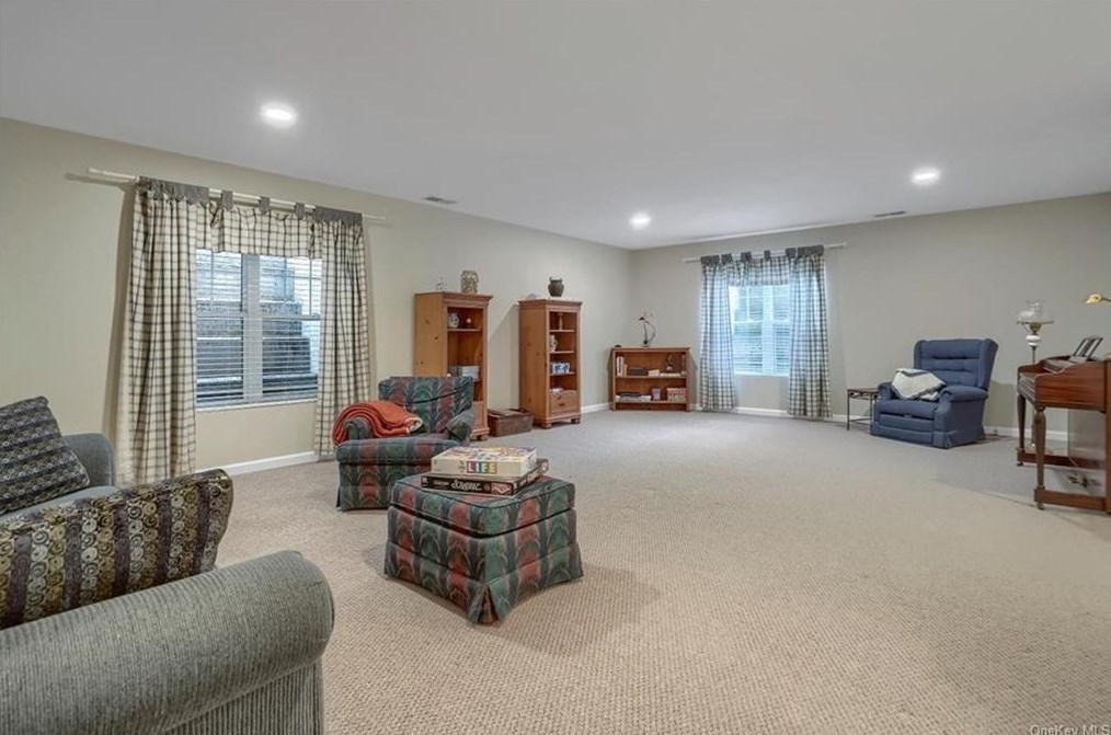 5 Apple Hill Ln, Peekskill NY  10566-4869 exterior