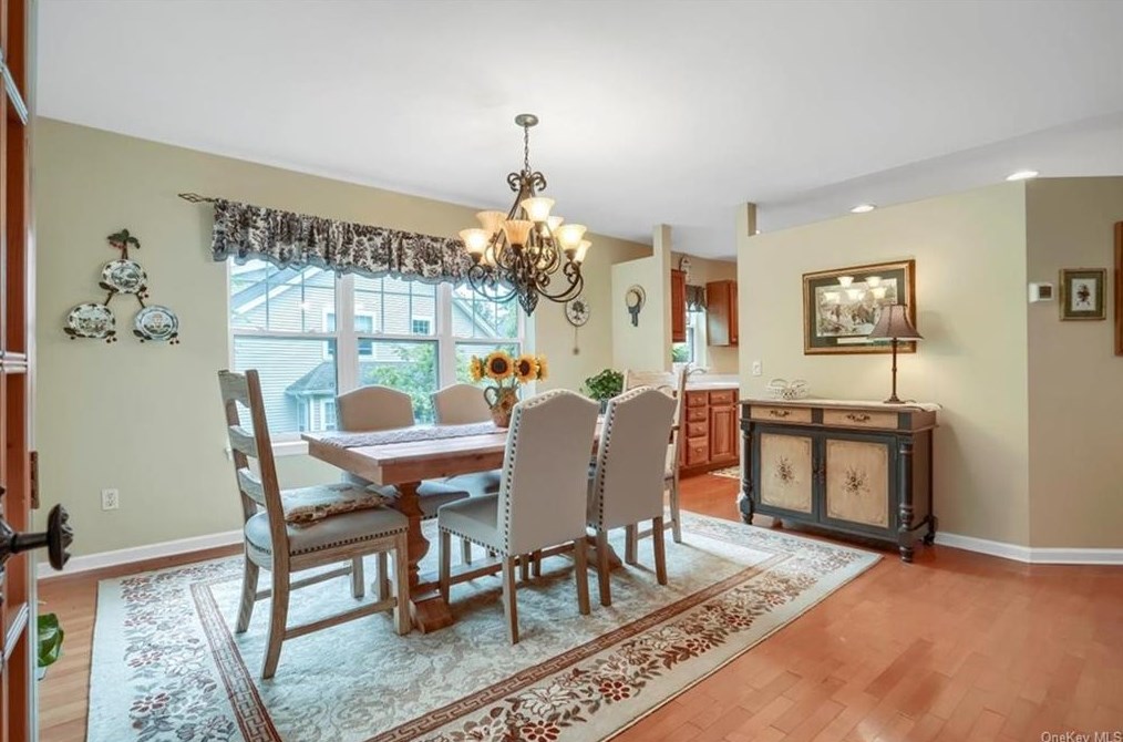 5 Apple Hill Ln, Peekskill NY  10566-4869 exterior