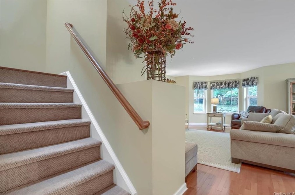 5 Apple Hill Ln, Peekskill NY  10566-4869 exterior