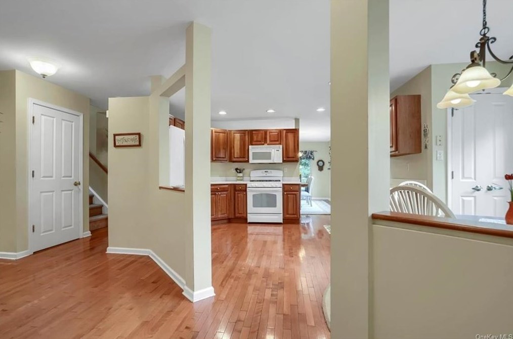 5 Apple Hill Ln, Peekskill NY  10566-4869 exterior