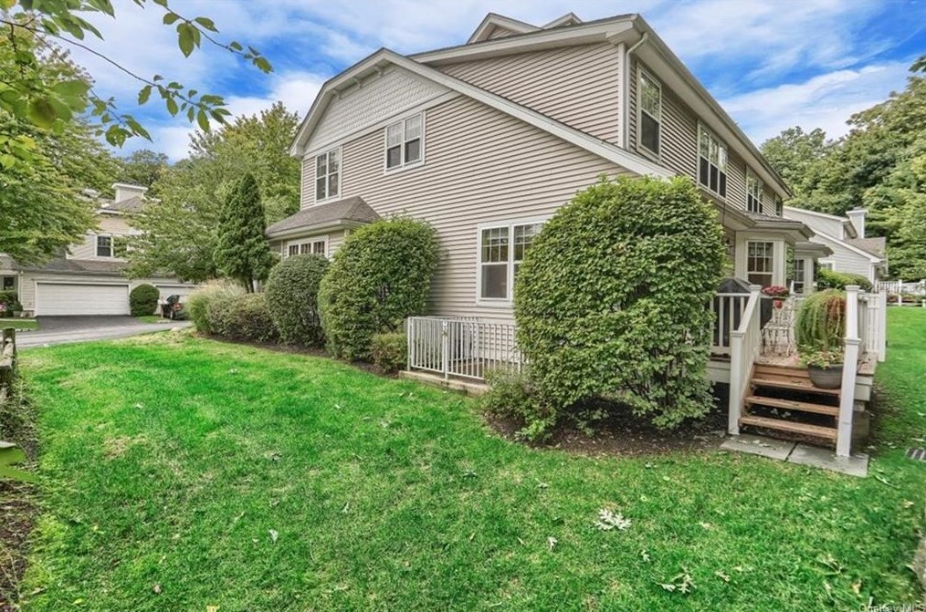 5 Apple Hill Ln, Peekskill NY  10566-4869 exterior