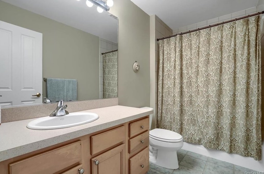 5 Apple Hill Ln, Peekskill NY  10566-4869 exterior