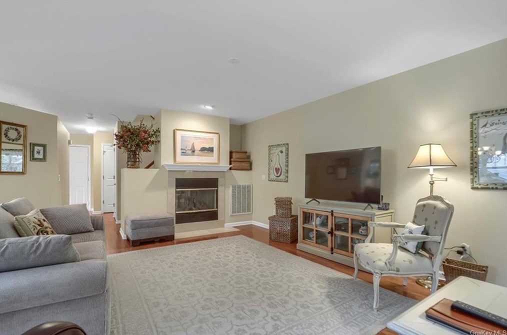 5 Apple Hill Ln, Peekskill NY  10566-4869 exterior