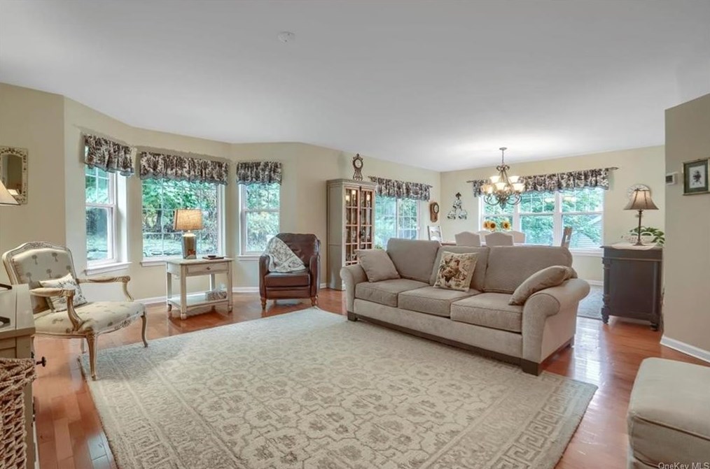 5 Apple Hill Ln, Peekskill NY  10566-4869 exterior