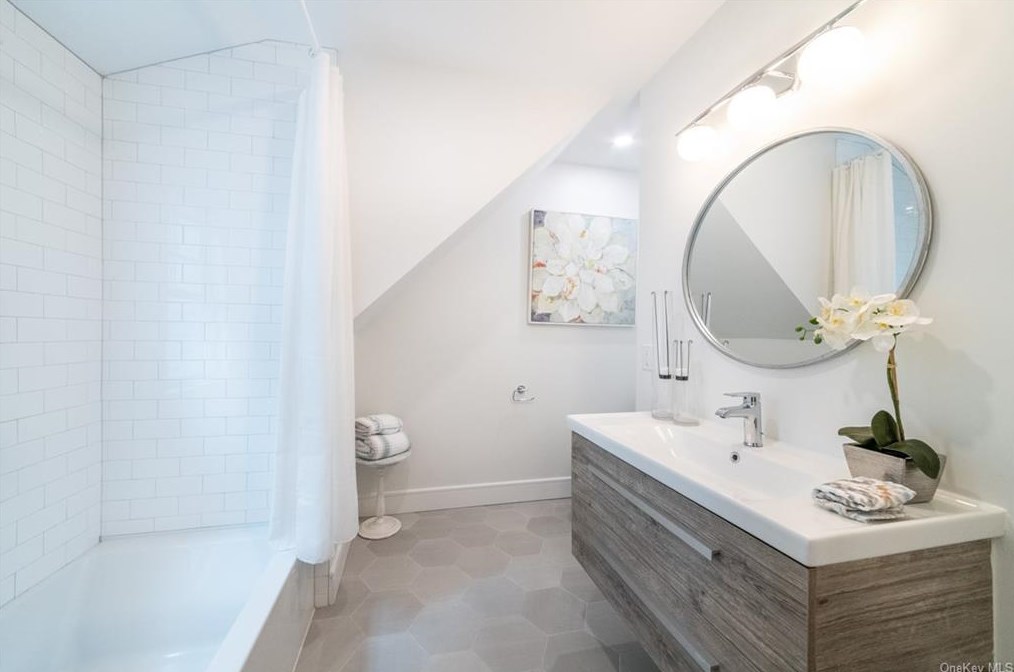 24 Kane Ave, Larchmont NY  10538-3545 exterior