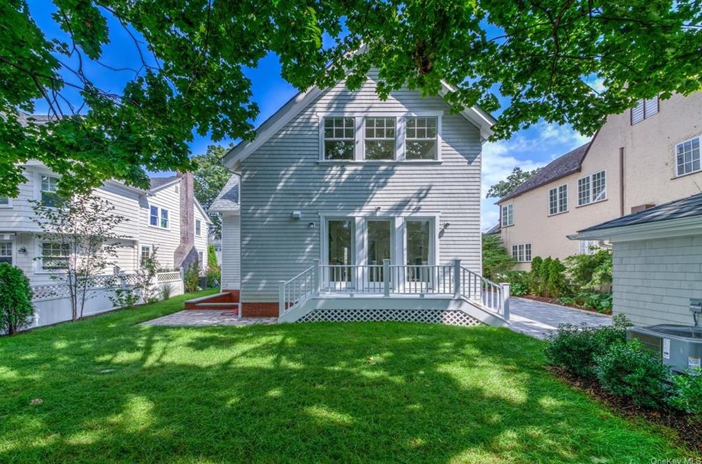 24 Kane Ave, Larchmont NY  10538-3545 exterior