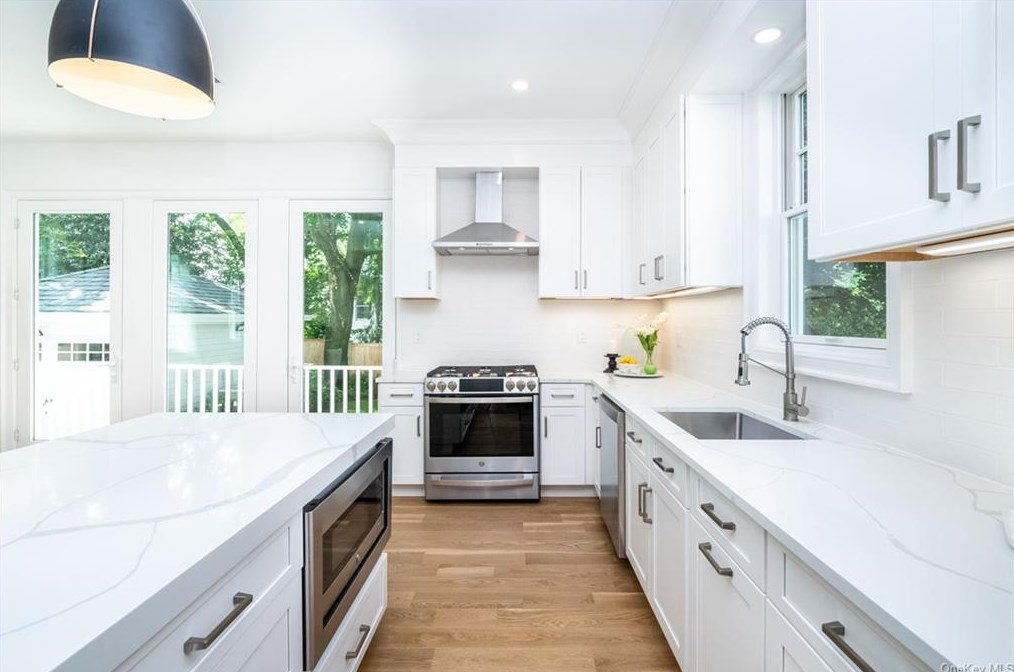 24 Kane Ave, Larchmont NY  10538-3545 exterior