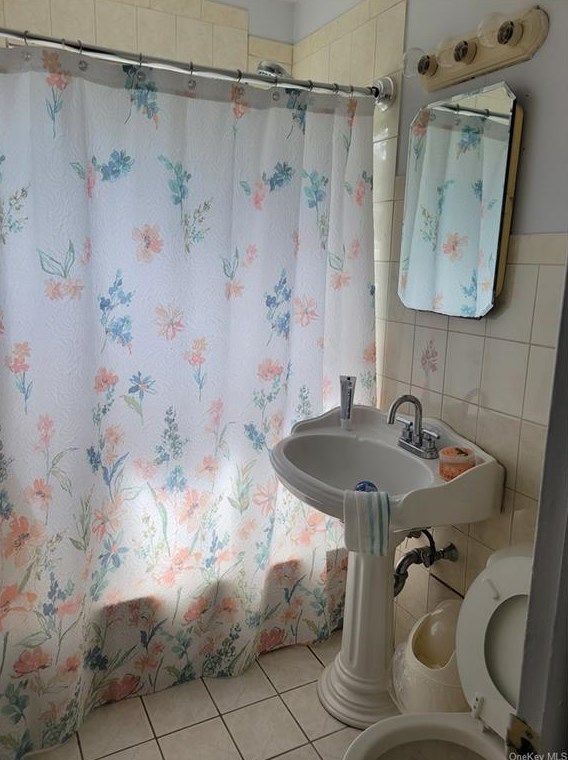 42 Elissa Ln, Yonkers NY 10710-1803 exterior