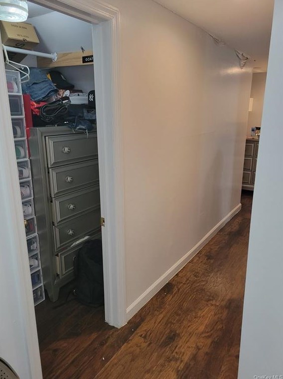 42 Elissa Ln, Yonkers NY 10710-1803 exterior