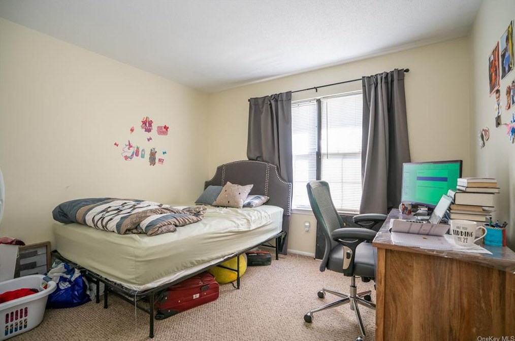 3 Redtwig Ct, Peekskill NY 10566-4126 exterior