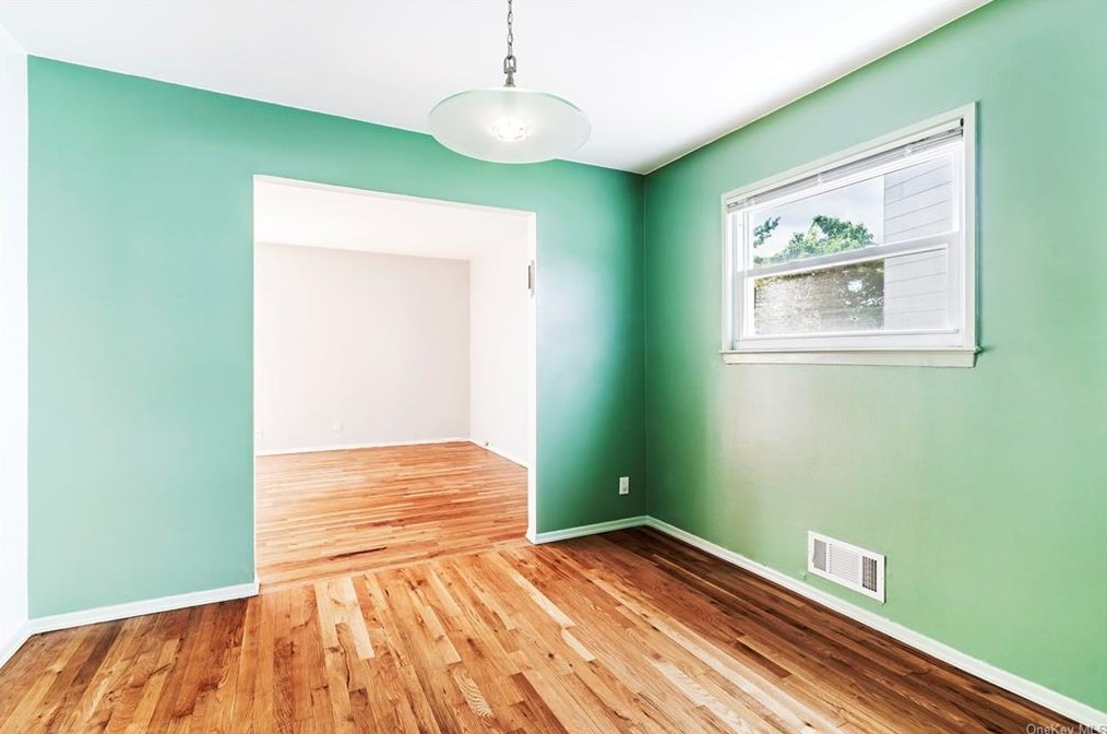 40 Elissa Ln, Yonkers NY 10710-1803 exterior