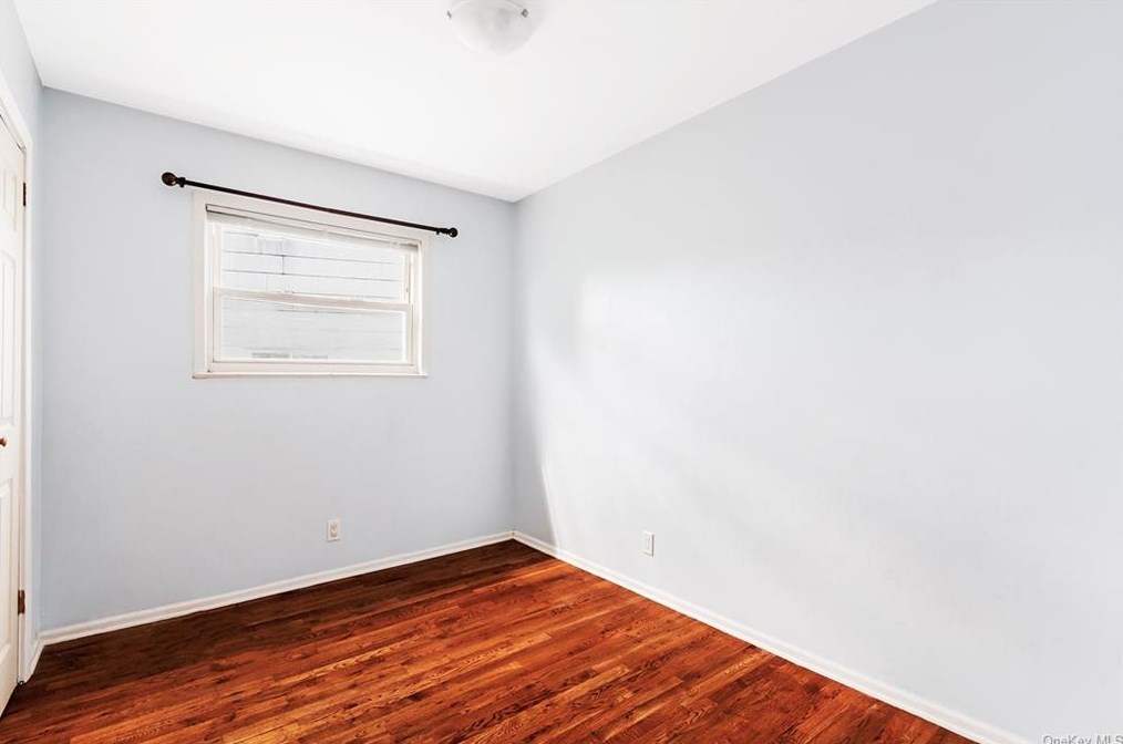 40 Elissa Ln, Yonkers NY 10710-1803 exterior